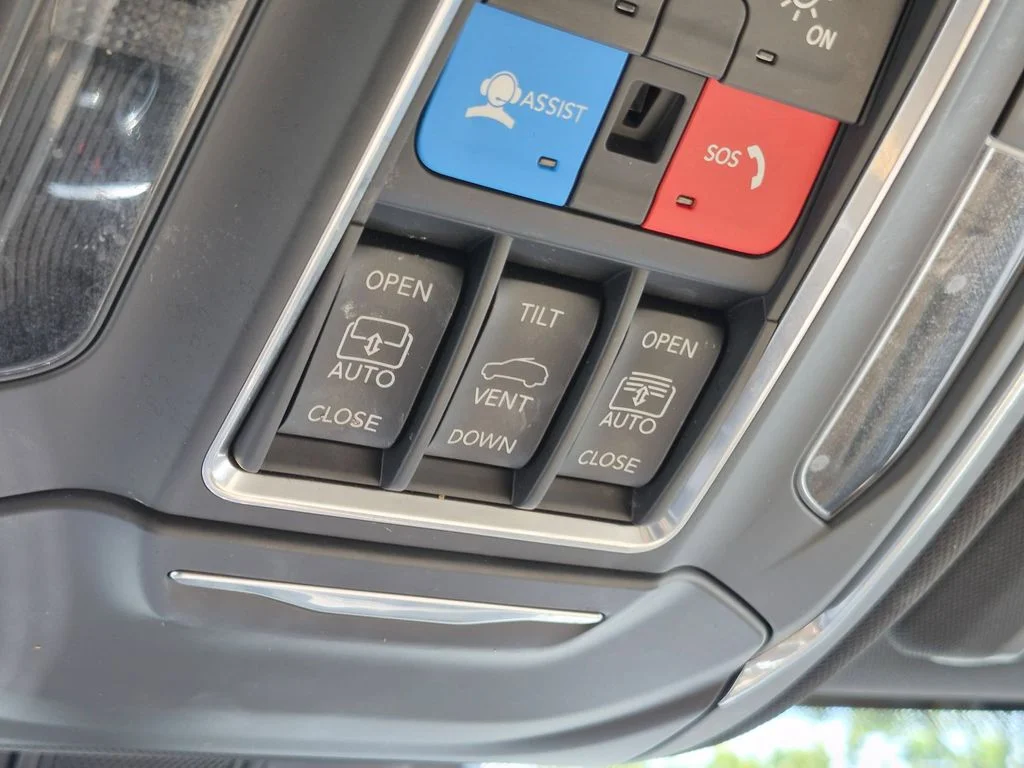 Used 2022 White Jeep 4xe image 22