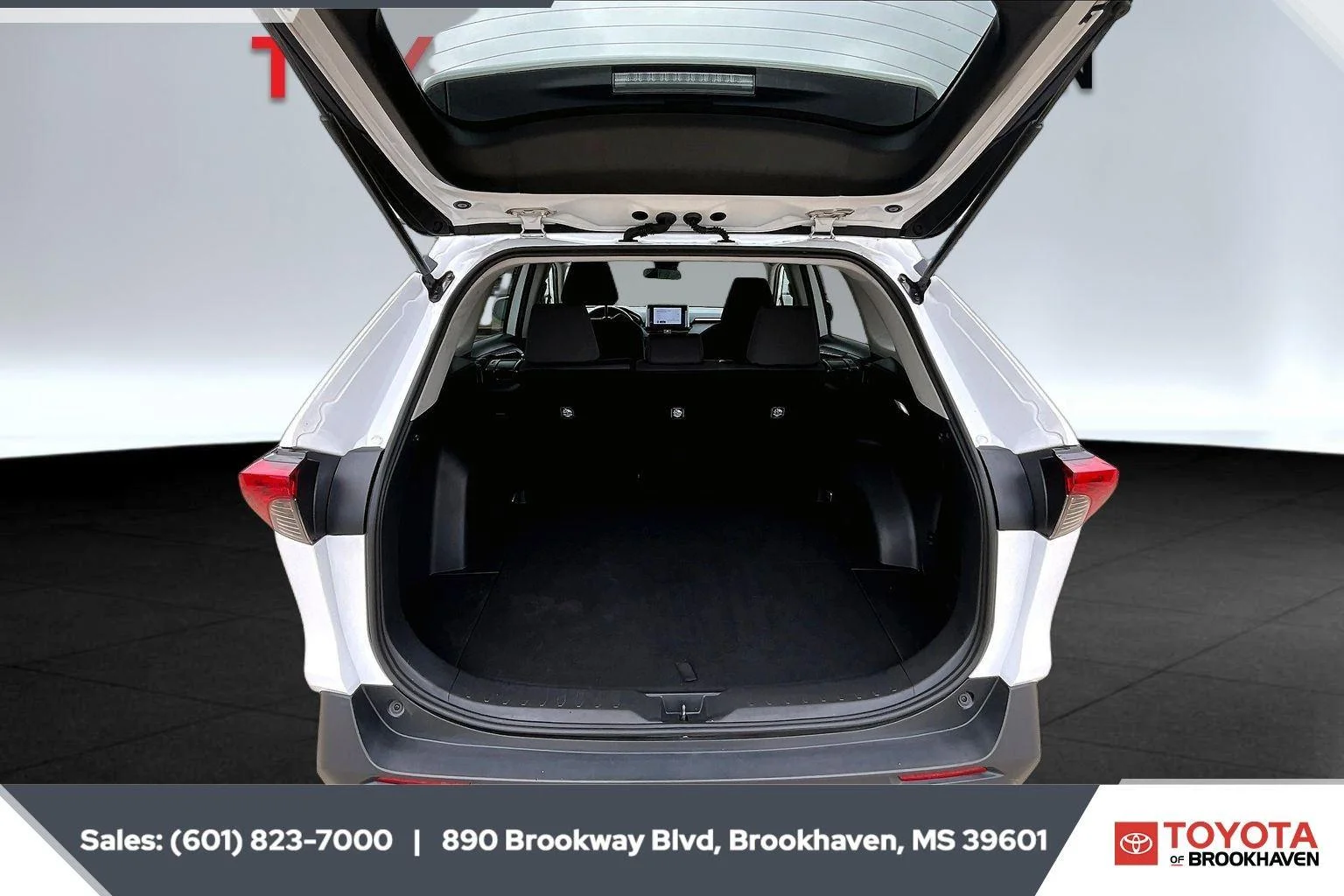 Used 2024 Ice Cap Toyota XLE image 21