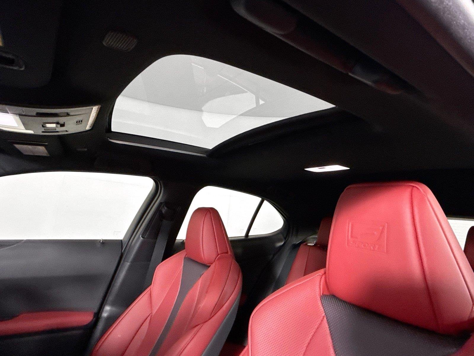 Used 2024 Iridium w/ Obsidian Roof Lexus UX 250h F SPORT Handling image 6