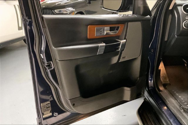 Used 2016 Blue Land Rover HSE image 25