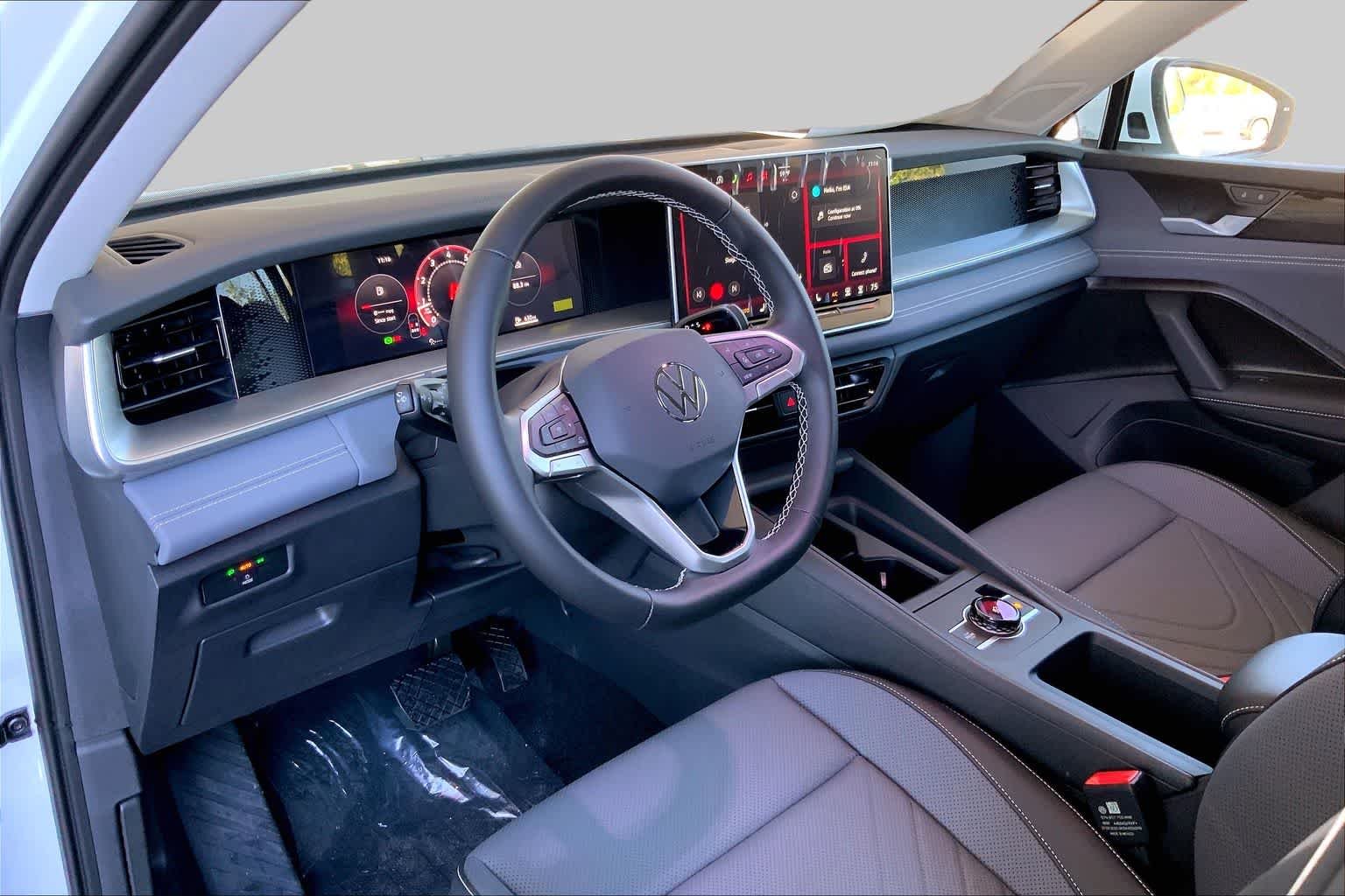 New 2026 Pure White Volkswagen SE image 8
