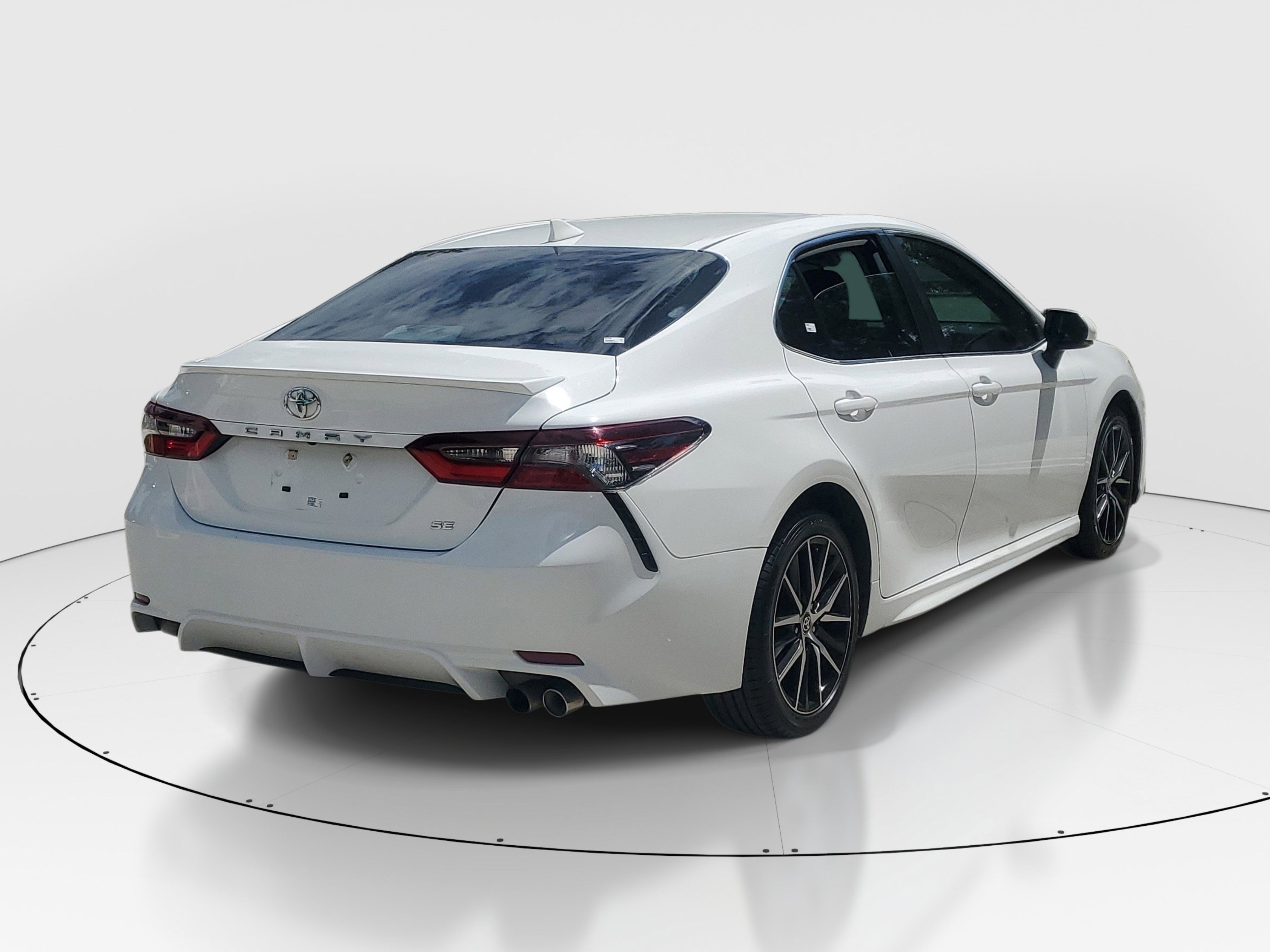 Used 2023 Ice Toyota SE image 3