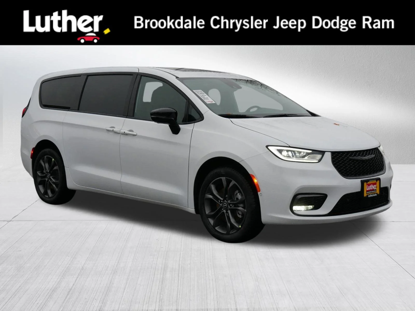 2026 Chrysler Pacifica Select AWD's photo