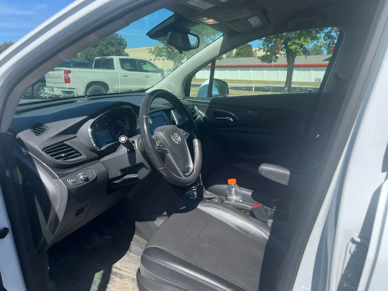 Used 2021 Summit White Buick Preferred image 9