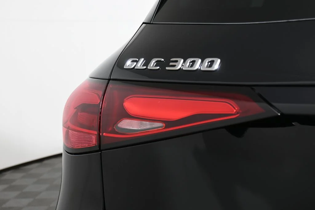 Used 2026  Mercedes-Benz GLC 300 image 12