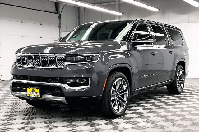 Used 2025 Baltic Gray Metallic Clearcoat Jeep Series III image 12
