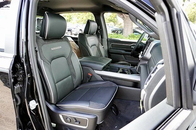 New 2026 Diamond Black Crystal Pearl-Coat Exterior Paint RAM Laramie image 17