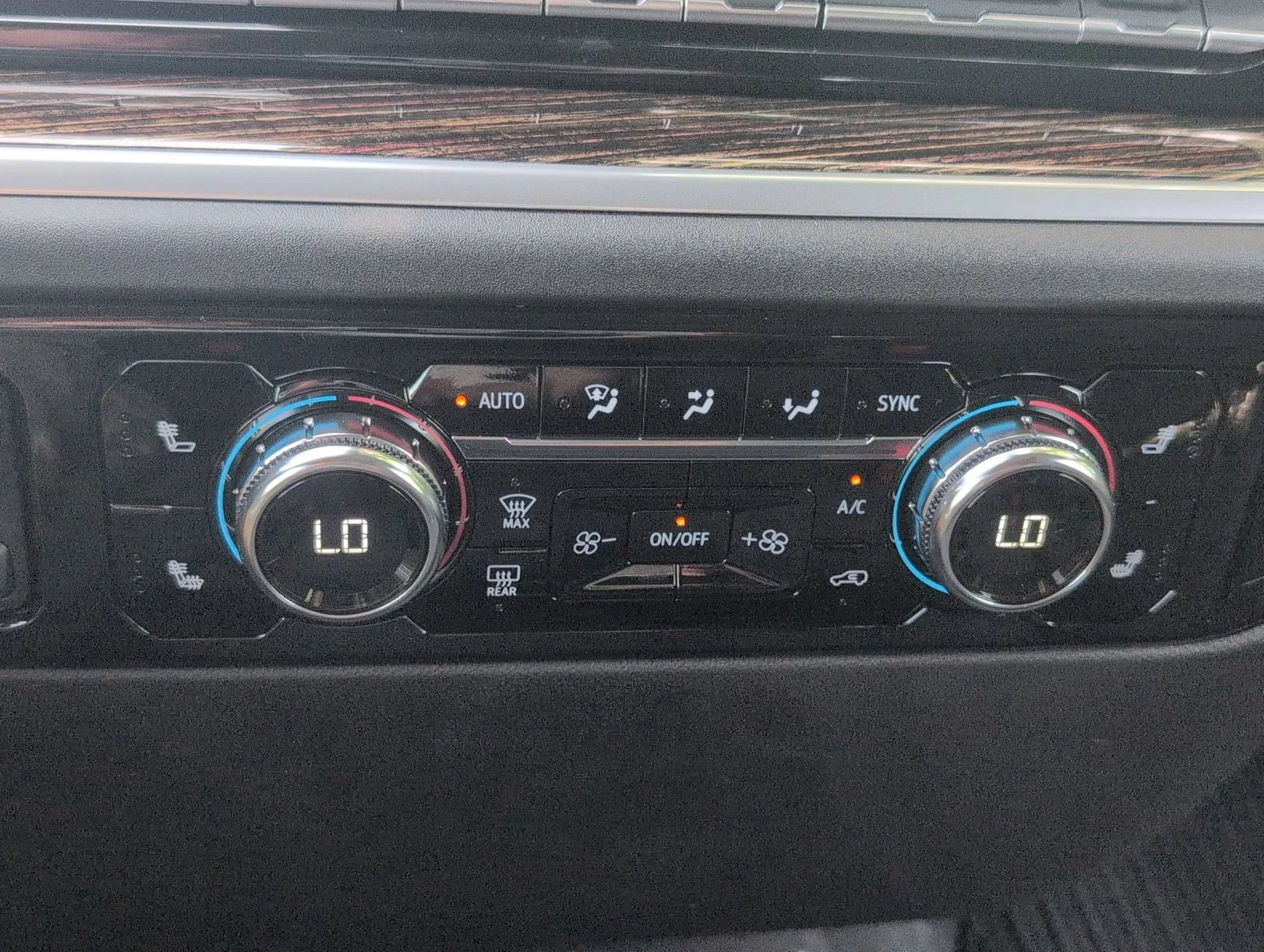 2025 GMC Sierra 1500 SLE - Photo 17