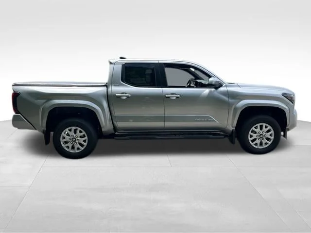 Used 2025 Silver Toyota SR5 image 6