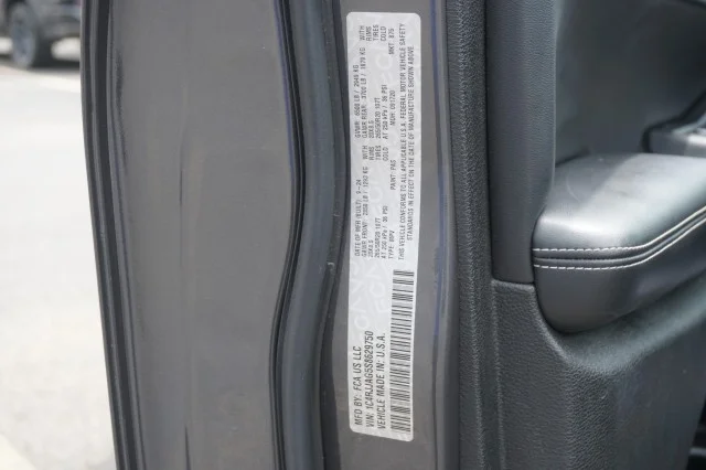 Used 2025  Jeep Laredo X image 40