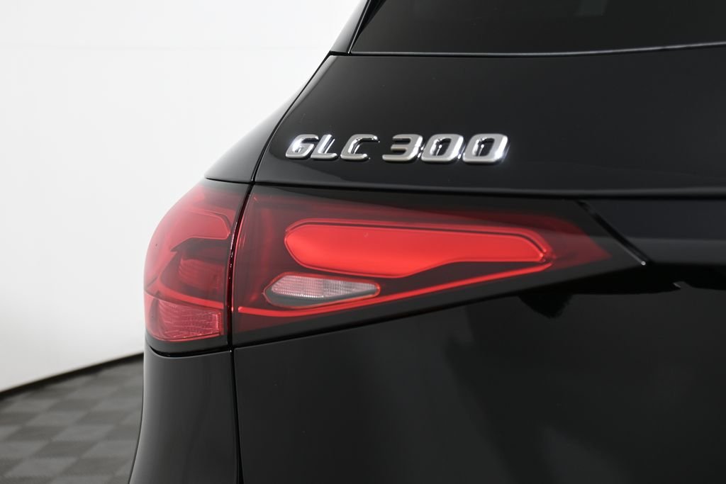 Used 2026 Black Mercedes-Benz GLC 300 image 12