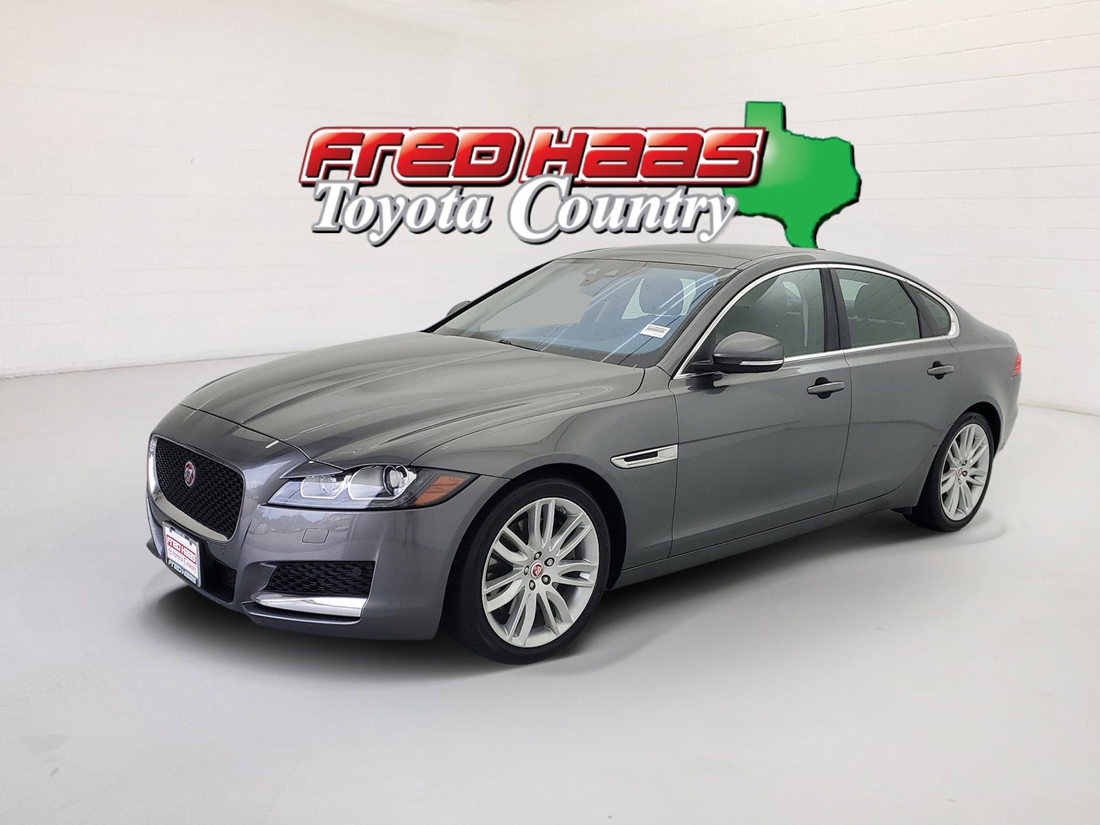 2017 Jaguar XF 35t AWD Prestige's photo