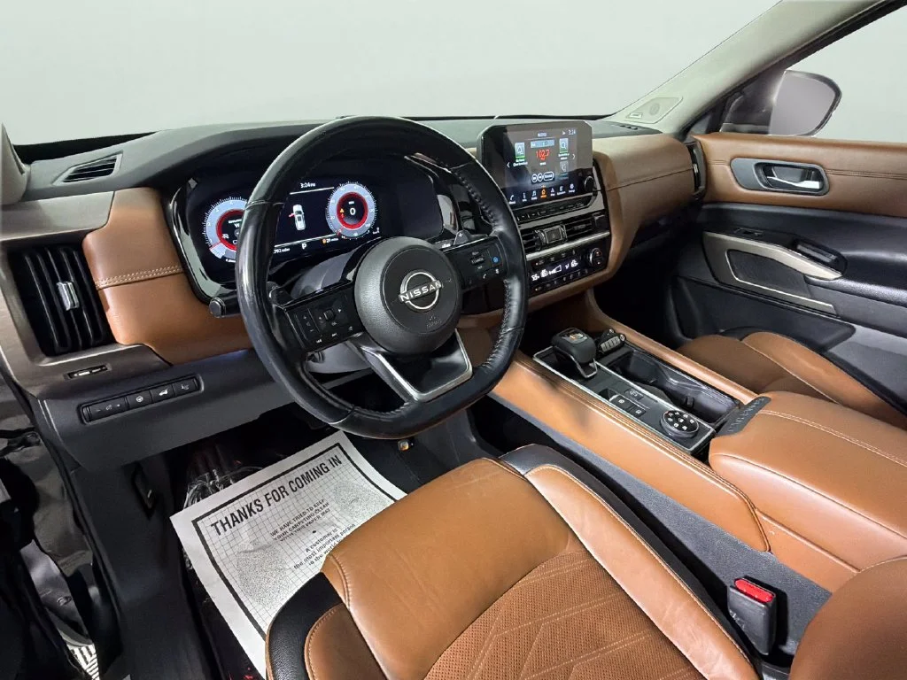 Used 2022 Black Nissan Platinum image 21