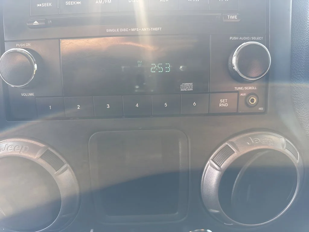 Used 2018 Gray Jeep Sport image 18