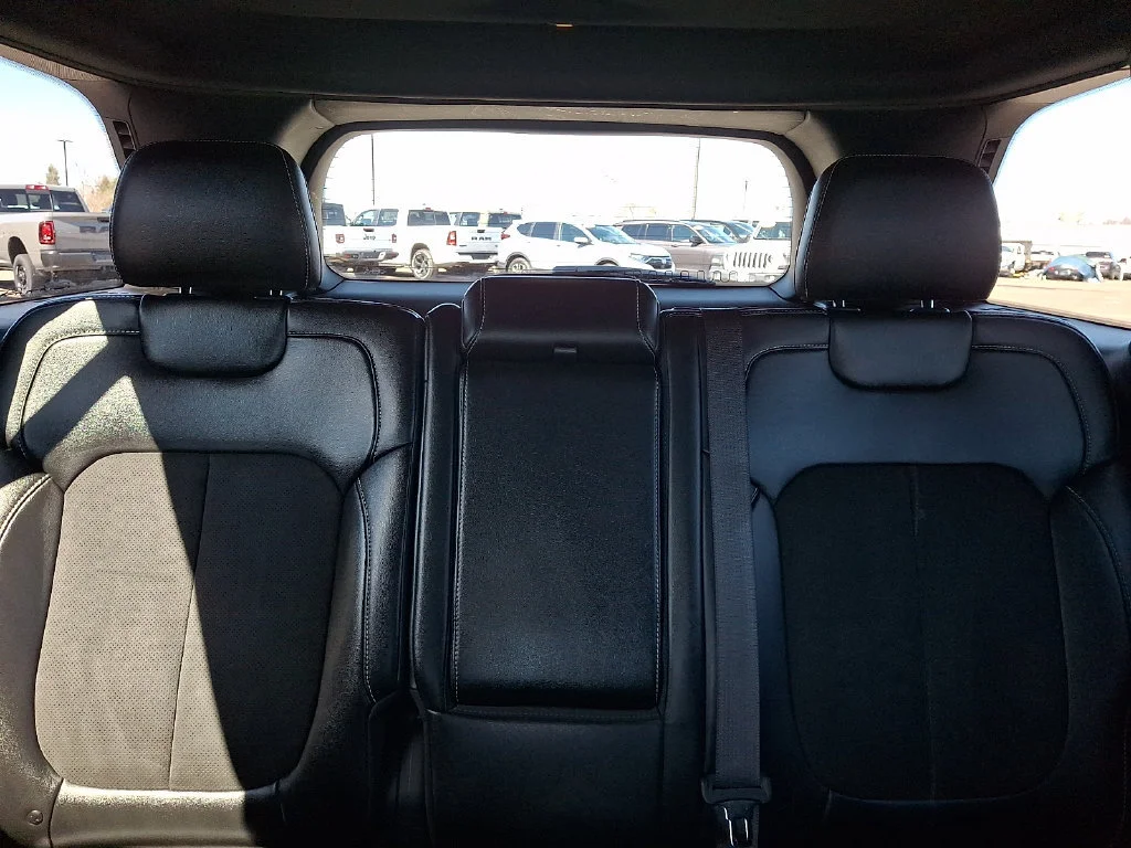 Used 2023 Velvet Red Pearlcoat Jeep Altitude image 20