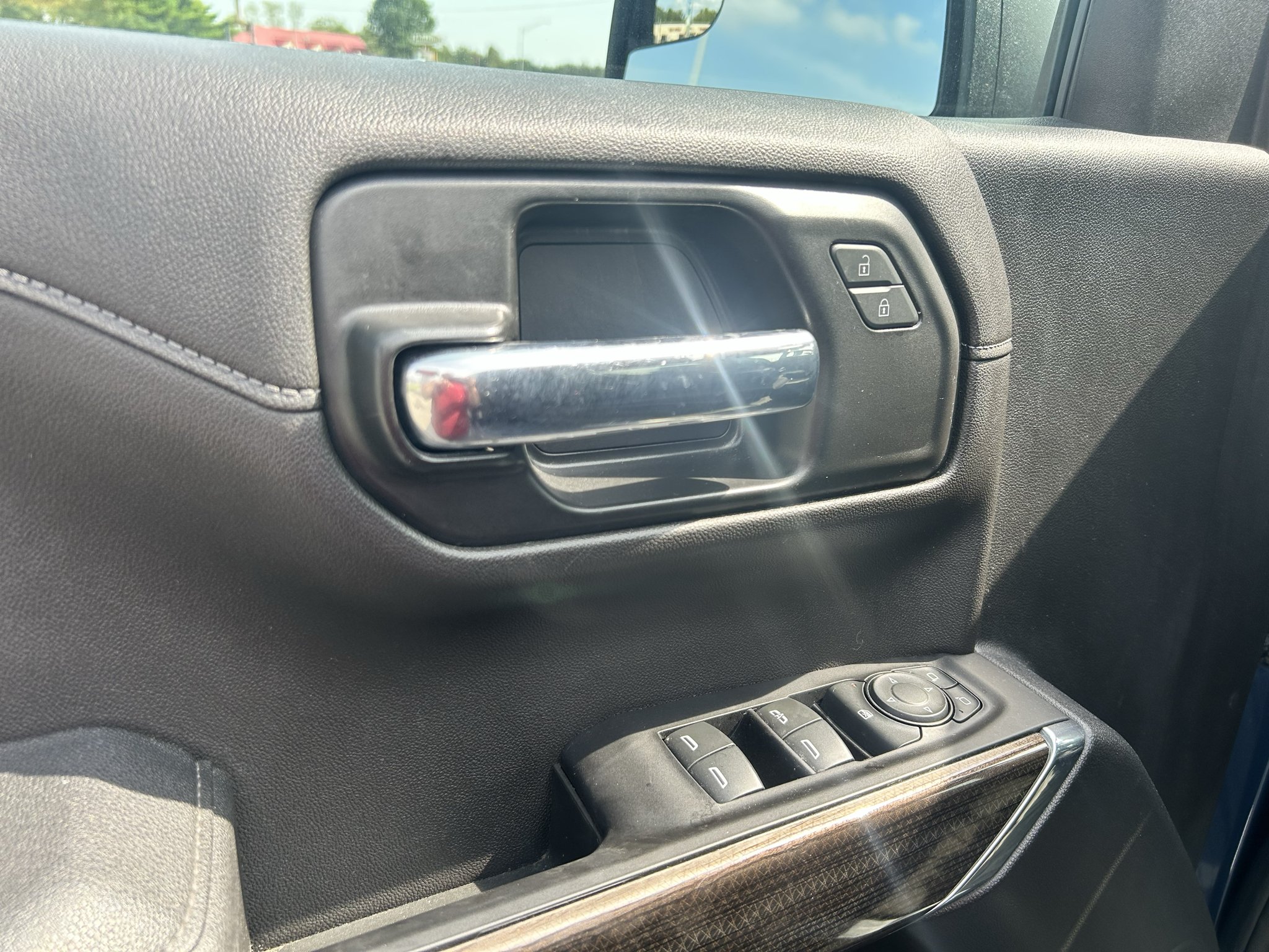 Used 2022 Northsky Blue Metallic Chevrolet LT image 11