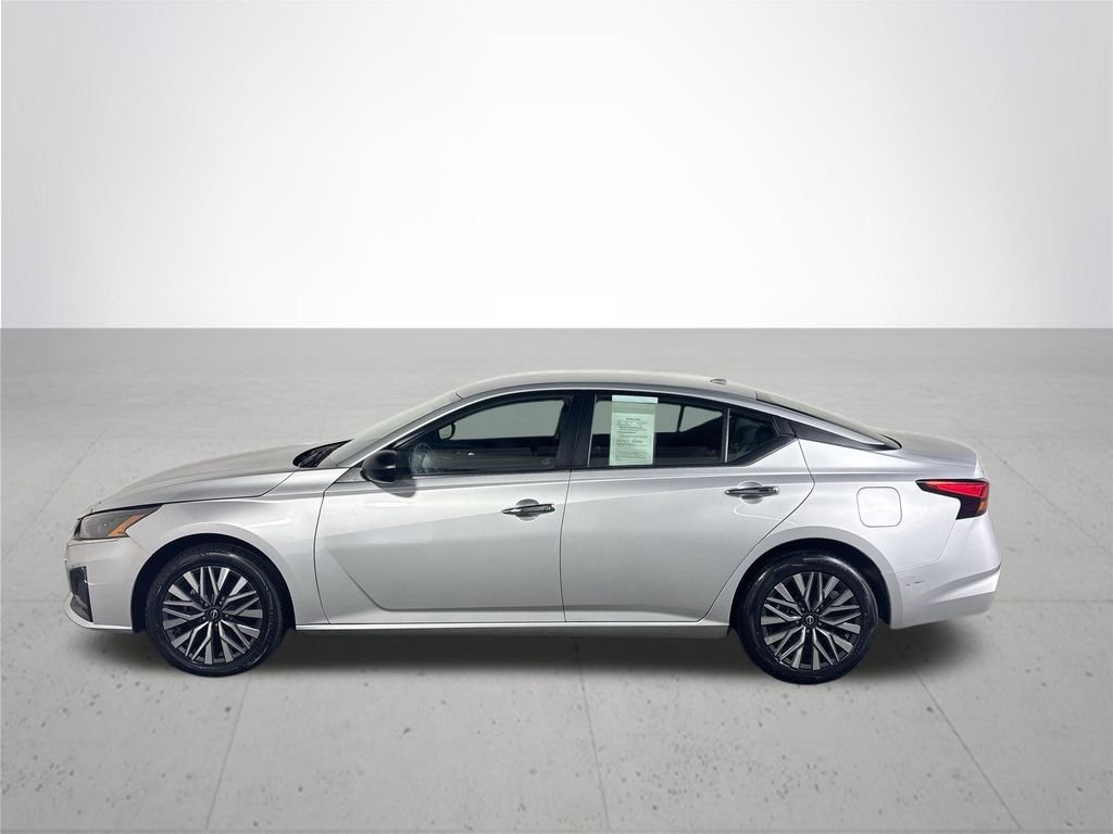 Used 2024 Silver Nissan 2.5 SV image 9