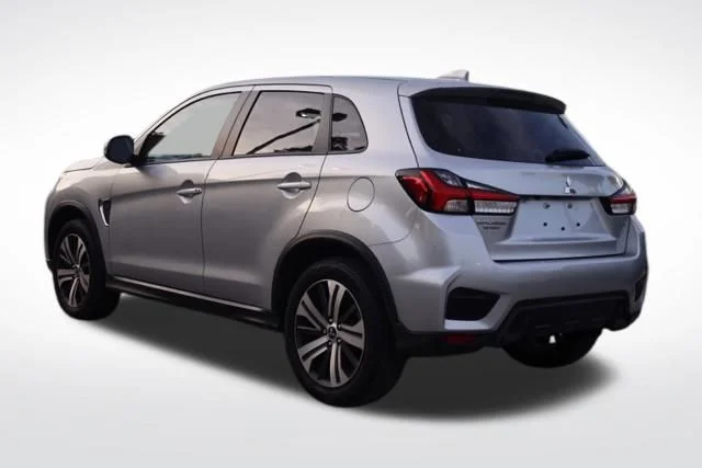 Used 2025 Silver Mitsubishi 2.0 SE image 8