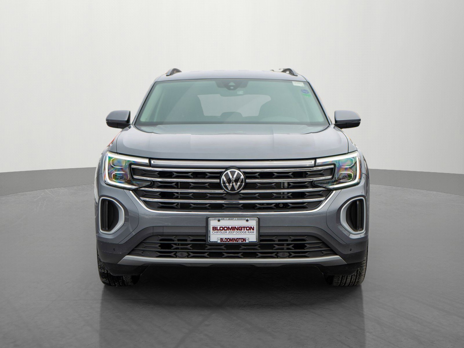 Used 2025 Volkswagen Atlas SE w/Tech with VIN 1V2HR2CA2SC527904 for sale in Minneapolis, Minnesota