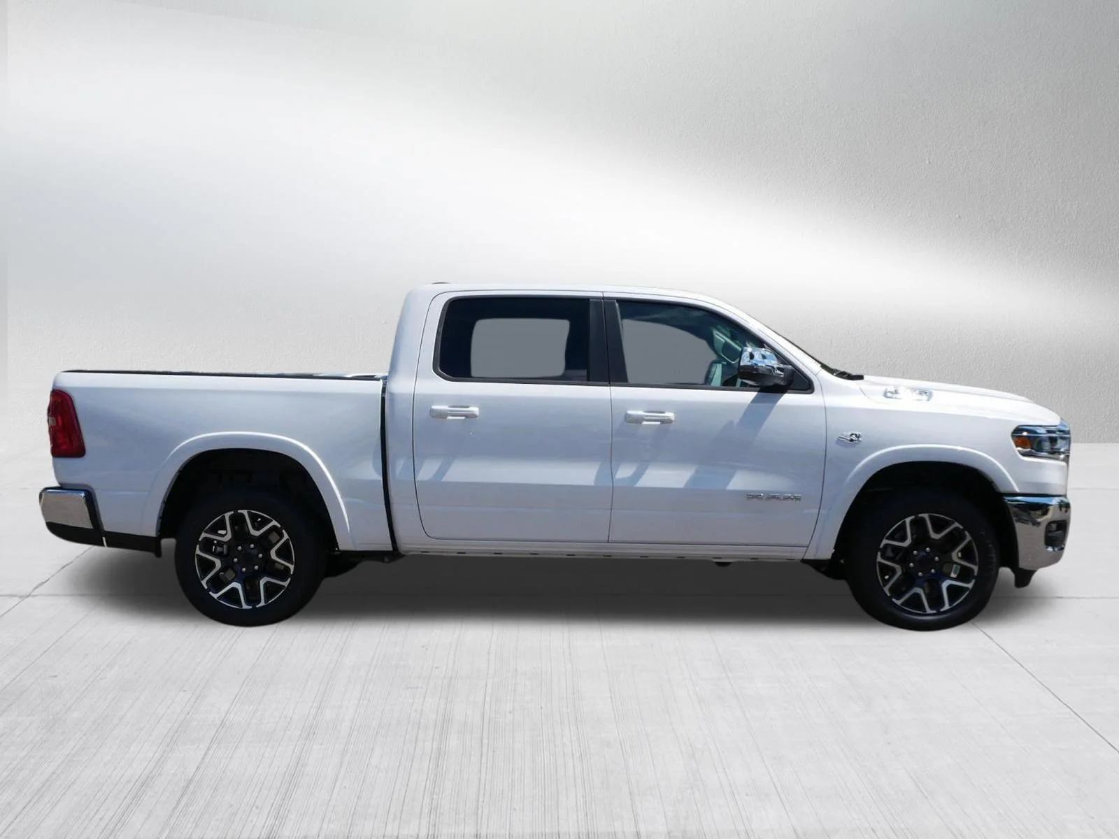 New 2026 Ivory White Tri-Coat Pearl-Coat Exterior Paint RAM Laramie image 8