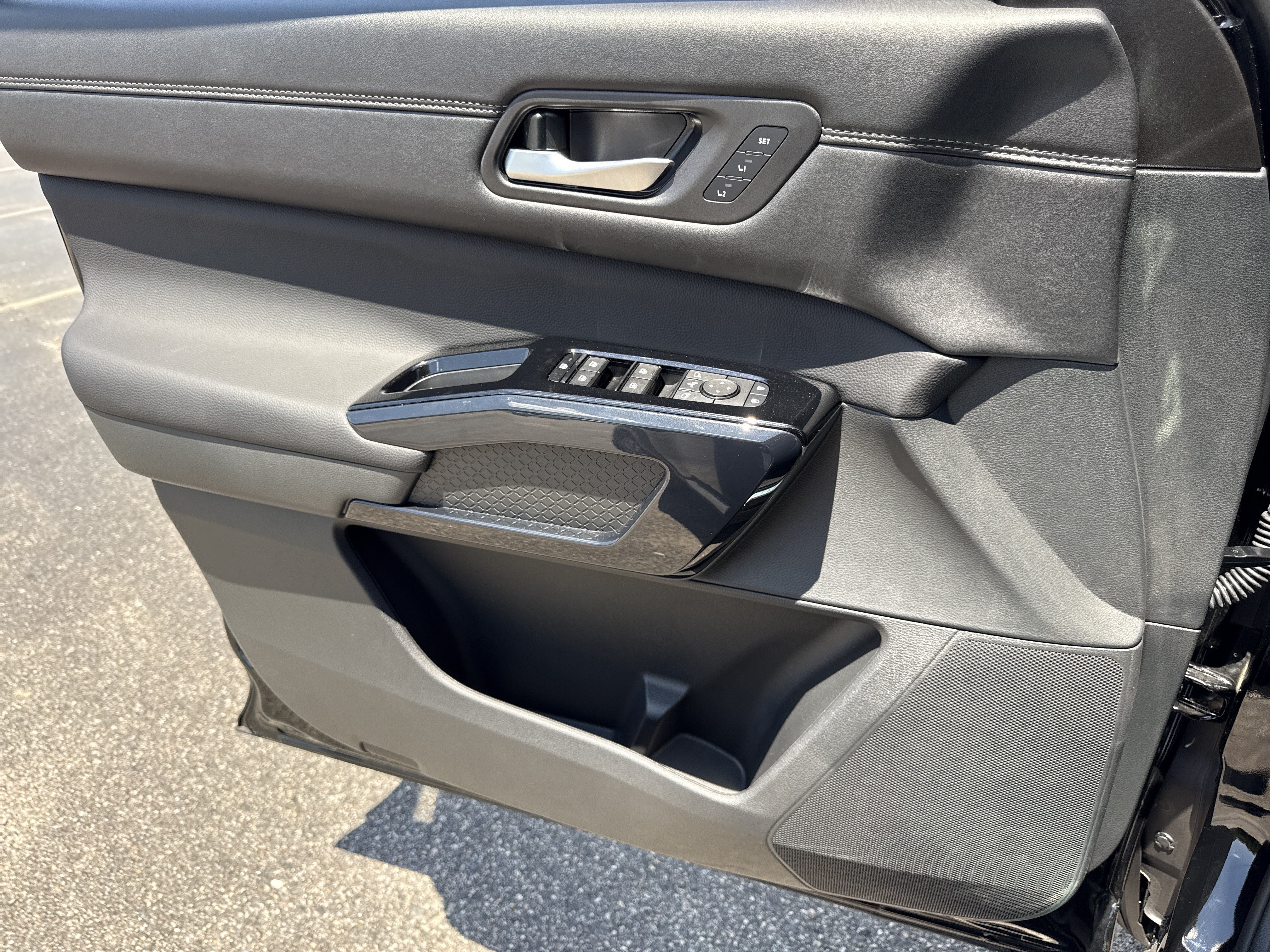 New 2026 Super Black Nissan Platinum image 18