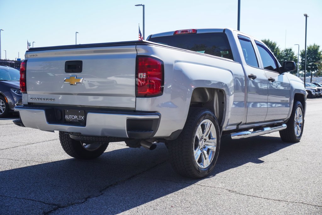 Used 2016 Silver Chevrolet Custom image 25