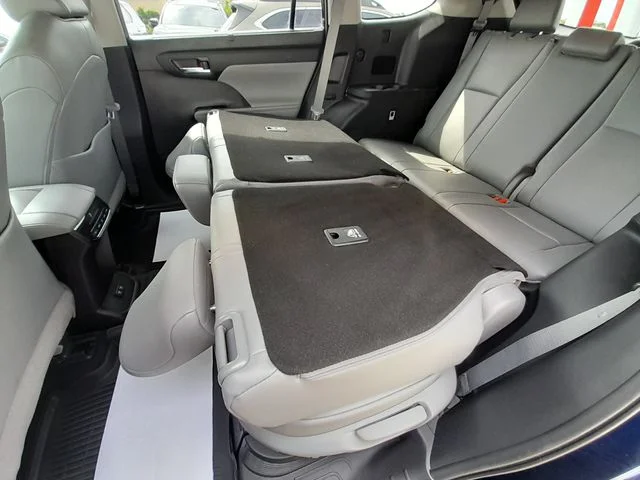 Used 2021  Toyota XLE image 46