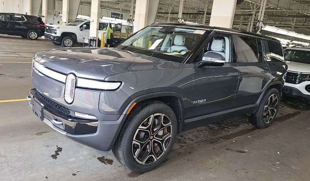 Used 2024 Gray Rivian  image 1
