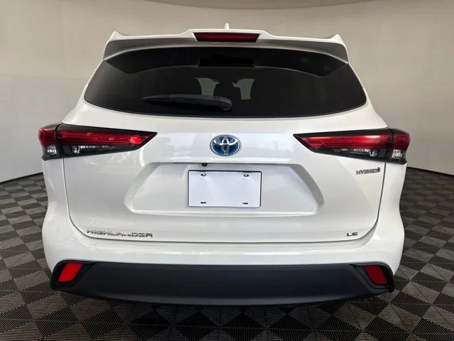 Used 2021 White Toyota LE image 24