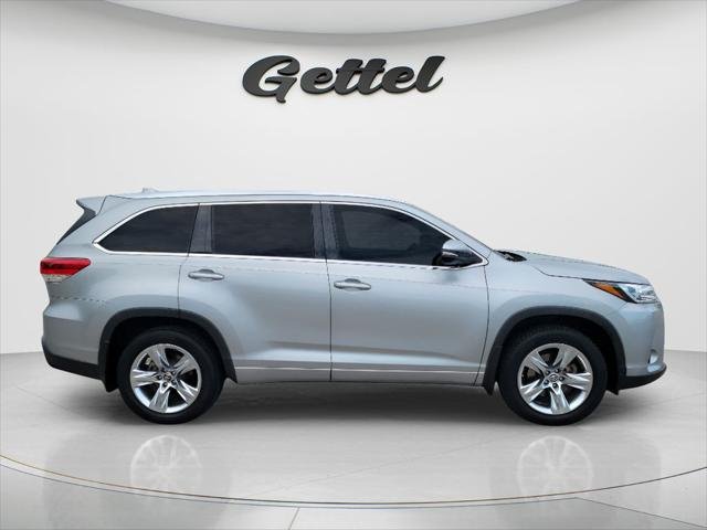 Certified Used 2019 CELESTIAL SILVER METALLIC Toyota  image 4