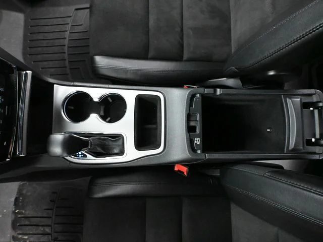 2020 Jeep Grand Cherokee Altitude - Photo 32