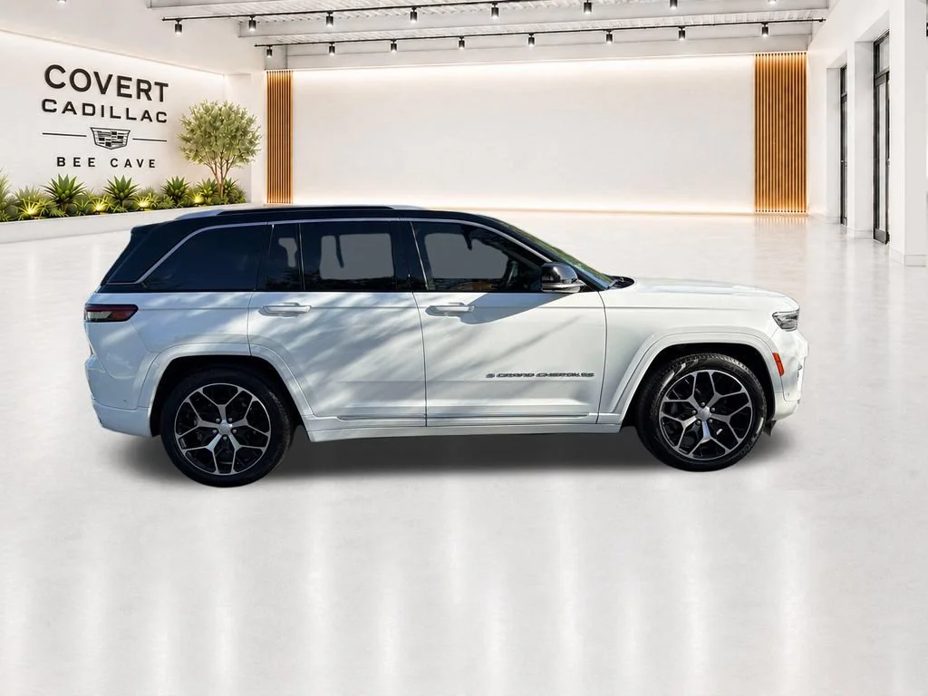 Used 2023 Bright White Clea Jeep Summit Reserve image 13
