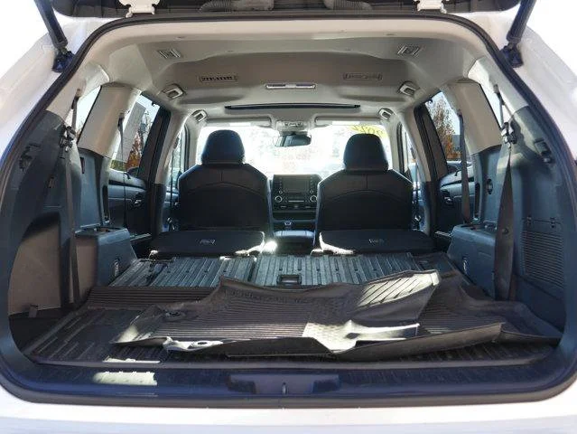 2022 Toyota Highlander XLE - Photo 7