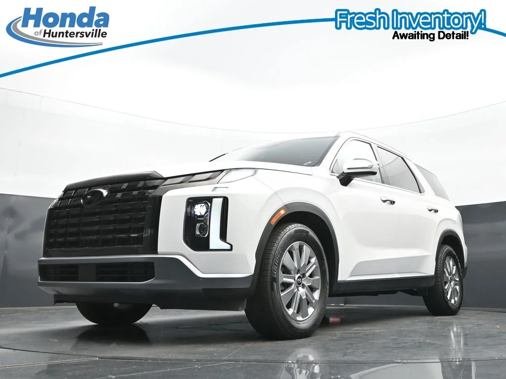 Used 2025 White Hyundai SEL image 29