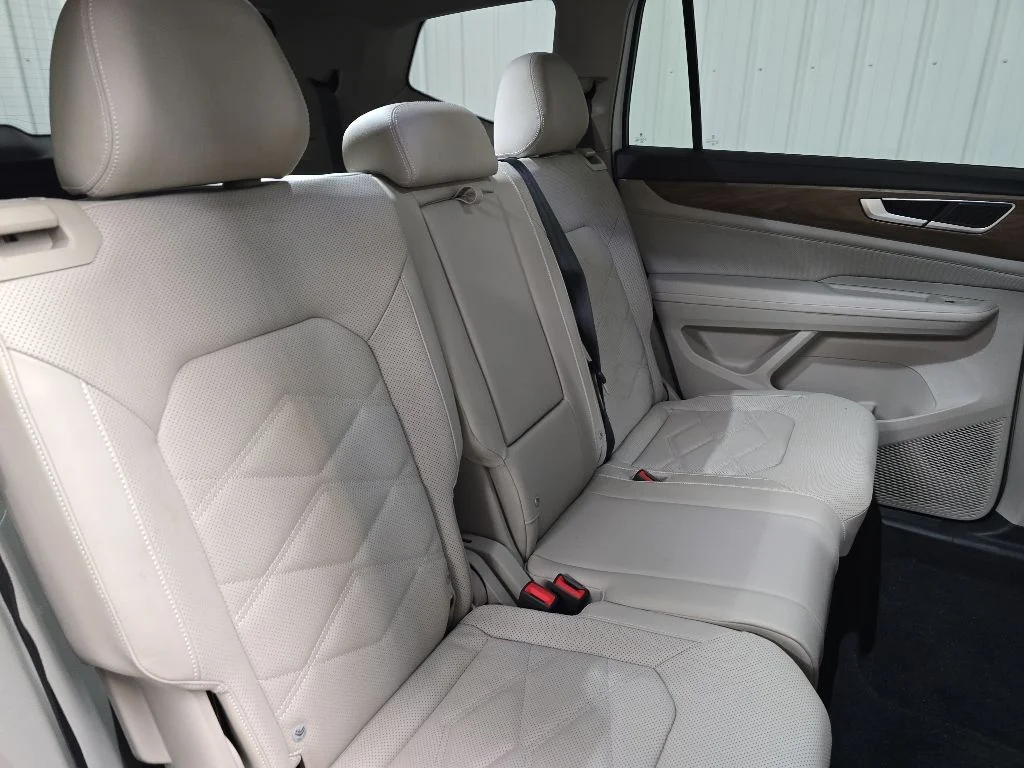 Used 2024 White Volkswagen 2.0T SE image 16