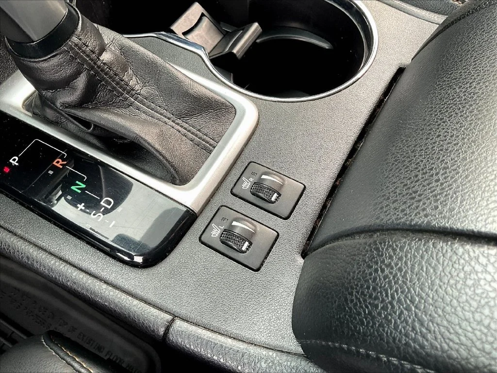 Used 2019 White Toyota XLE image 16