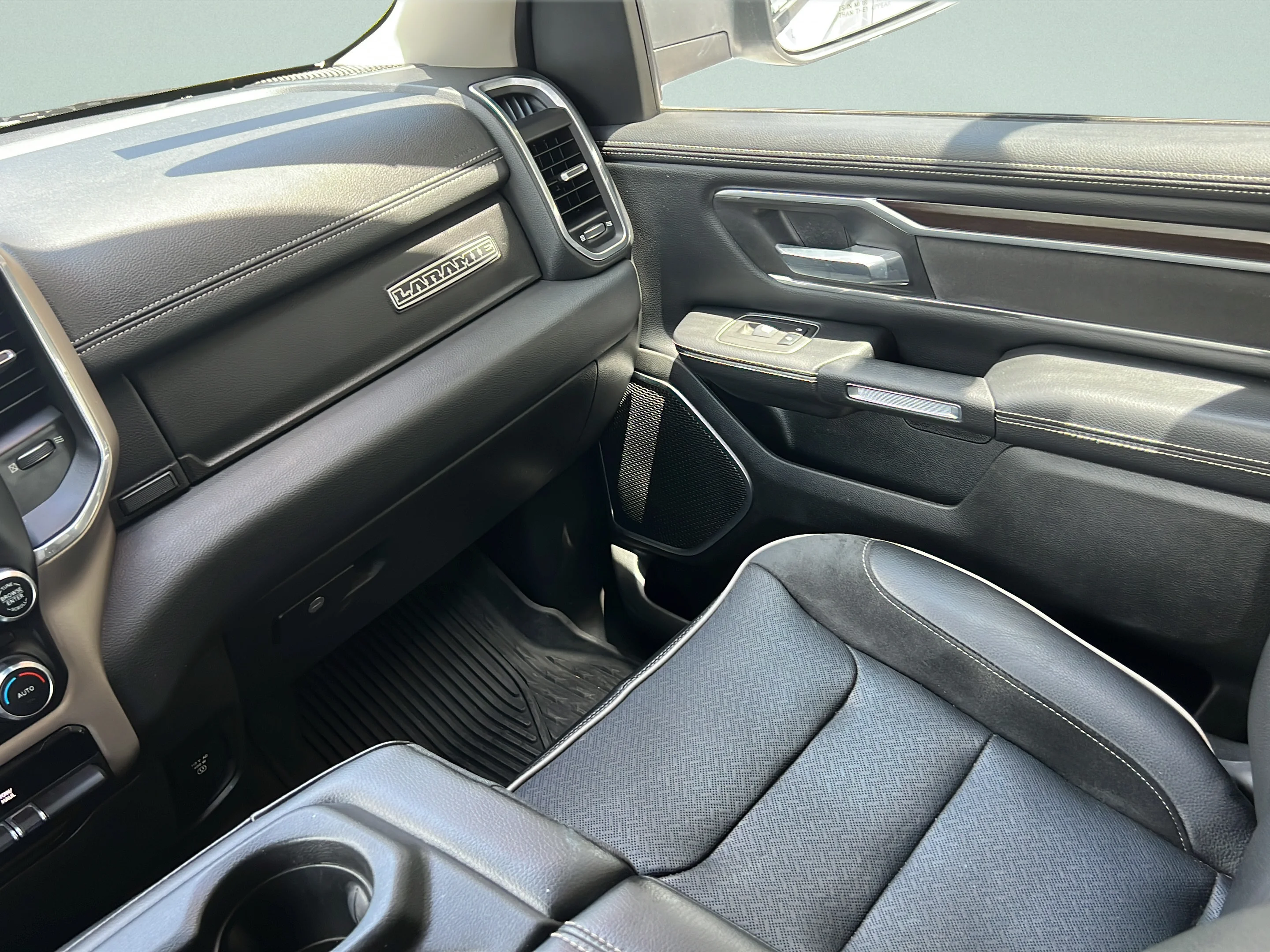 Used 2022 Bright White Clearcoat Ram Laramie image 13