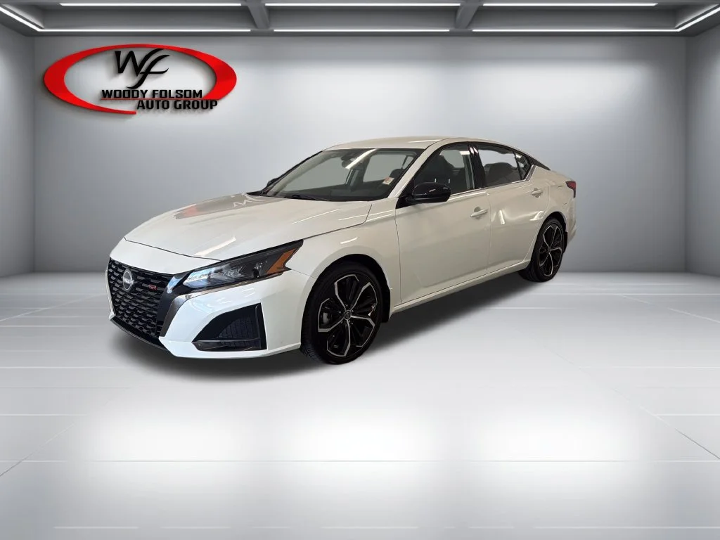Used 2025 White Nissan 2.5 SR image 3