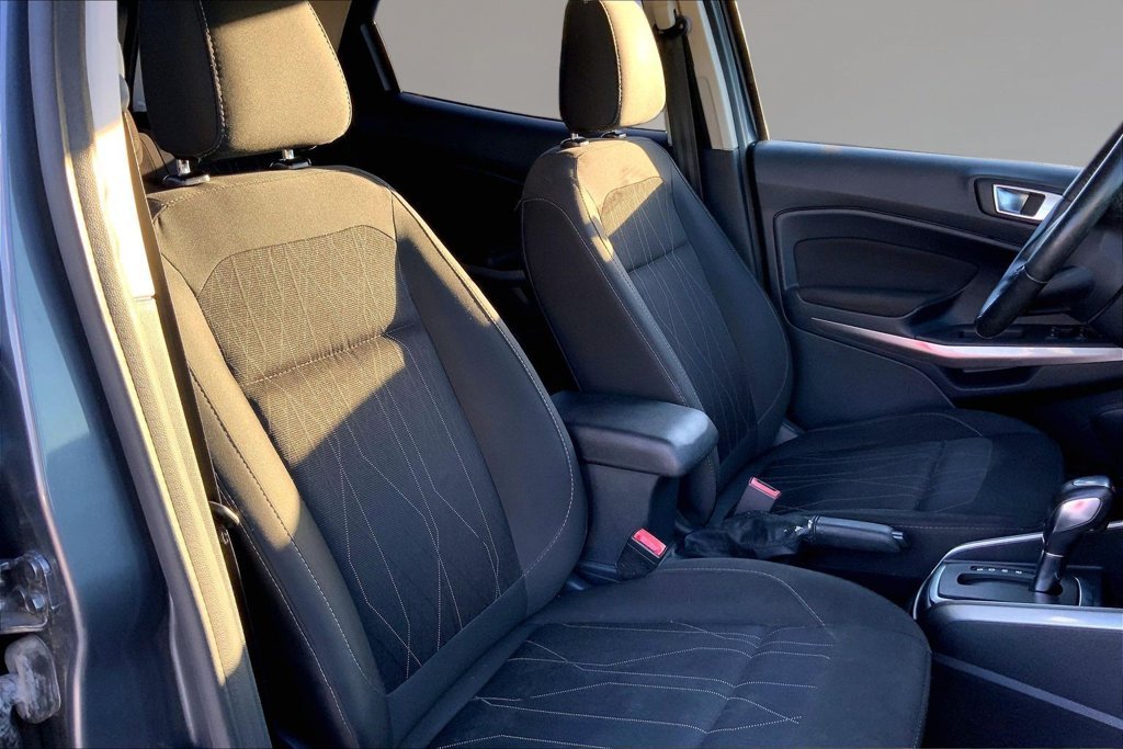 Used 2018 Smoke Metallic Ford SE image 7