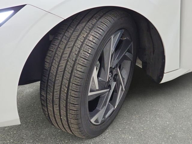 Used 2024 White Hyundai Limited image 32