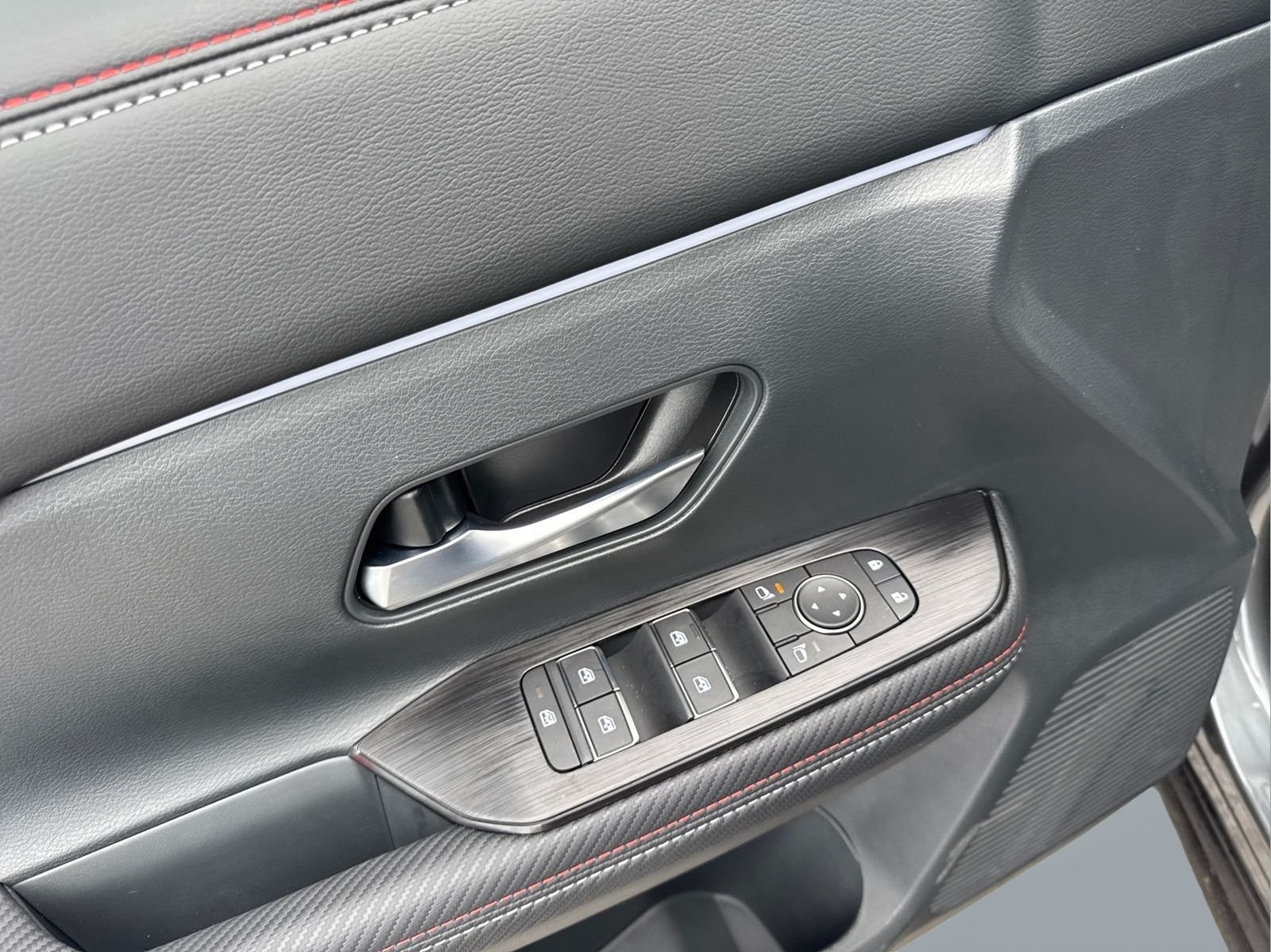 2026 Nissan KICKS SR - Photo 14