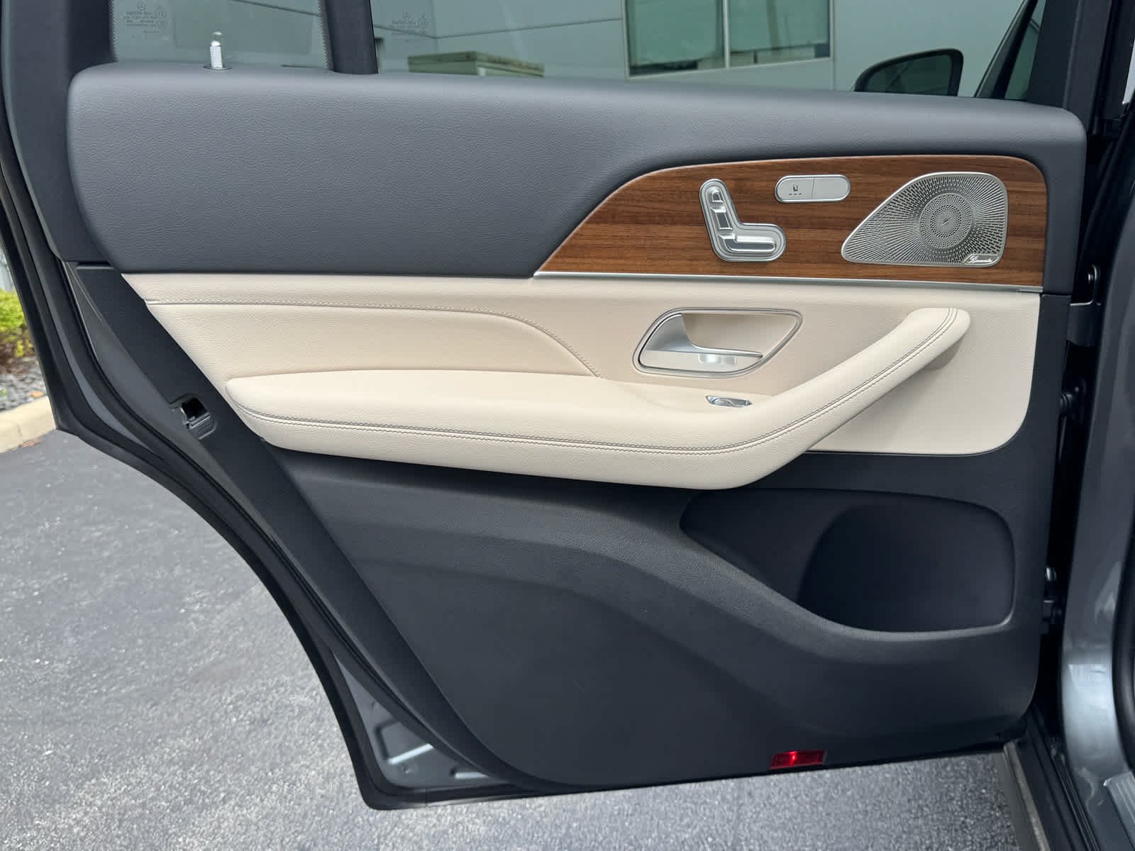New 2026 Selenite Grey Metallic Mercedes-Benz GLS 450 image 39