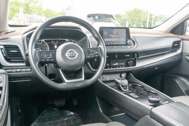 Used 2021 Gray Nissan SV image 12