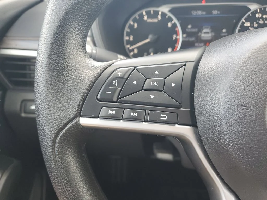 Used 2025 Gray Nissan SV FWD image 19