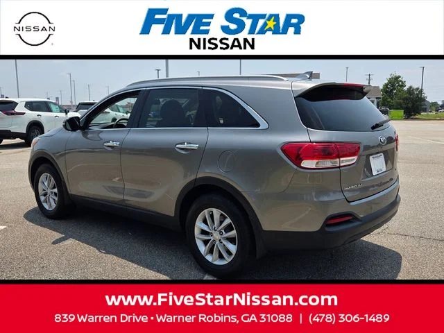 Used 2018 Silver Kia LX image 9