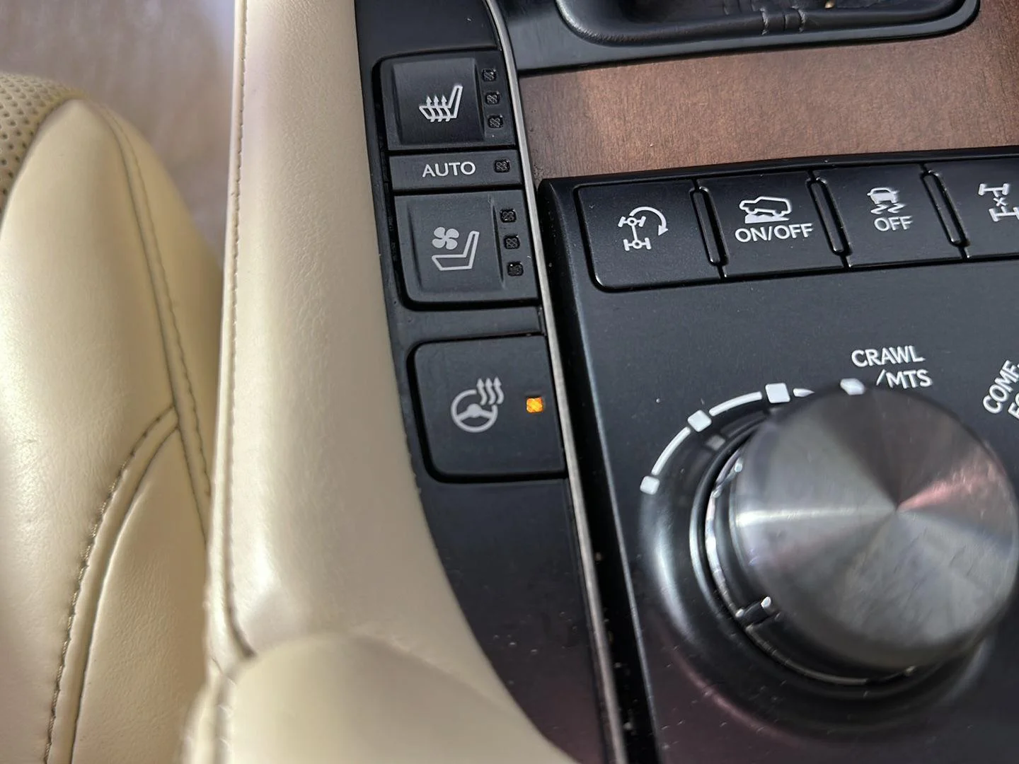 Used 2018 Eminent White Pearl Lexus LX 570 image 14