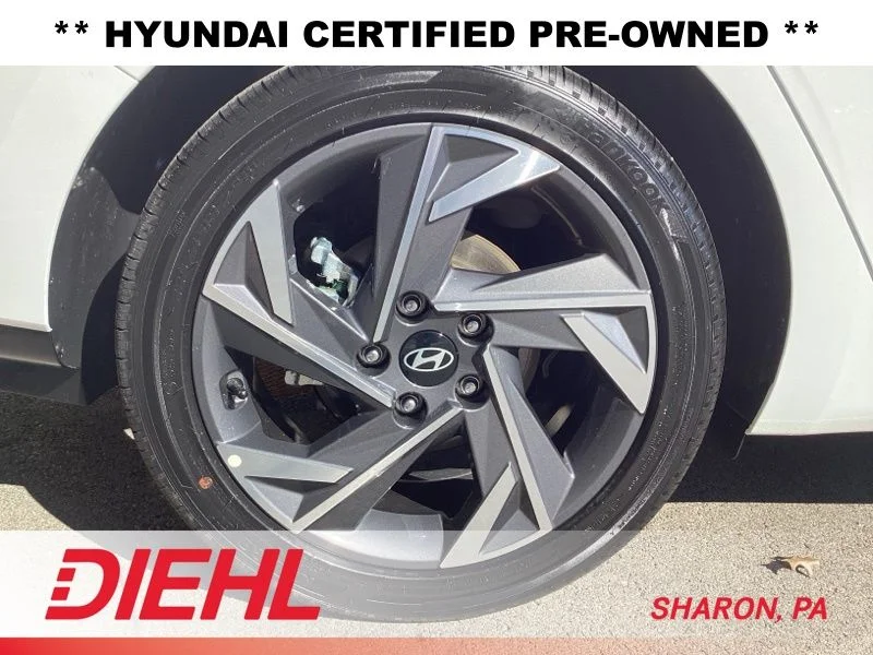 Used 2025 White Hyundai Limited image 9