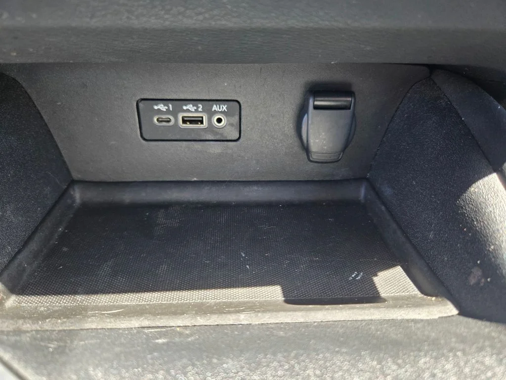 Used 2019 Black Nissan 2.5 SL image 16
