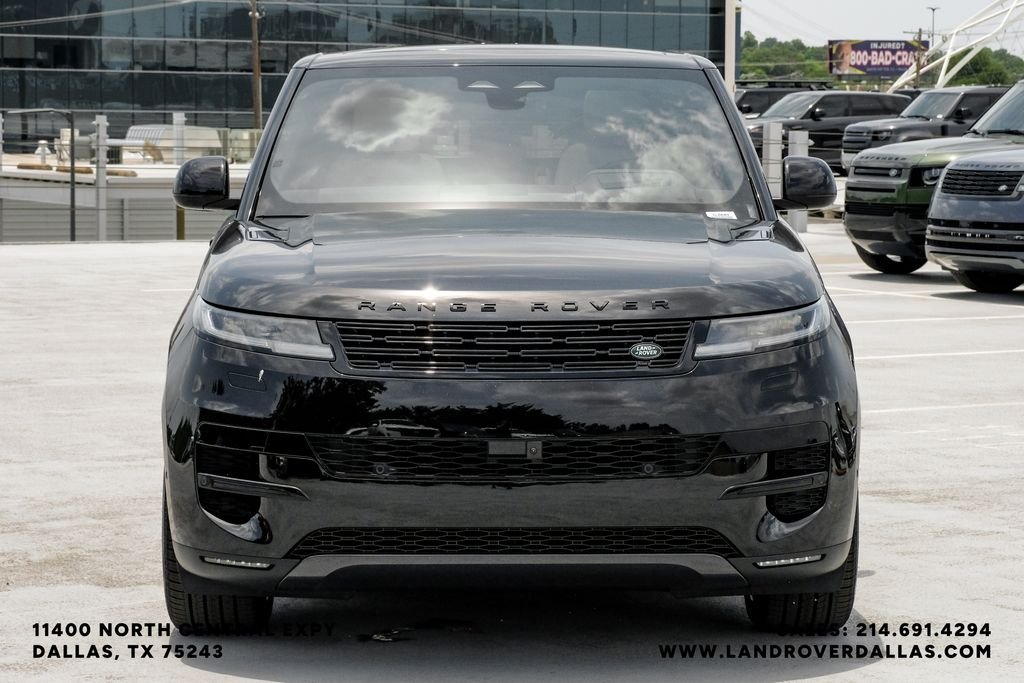 New 2026 Santorini Black Metallic Land Rover SE image 5
