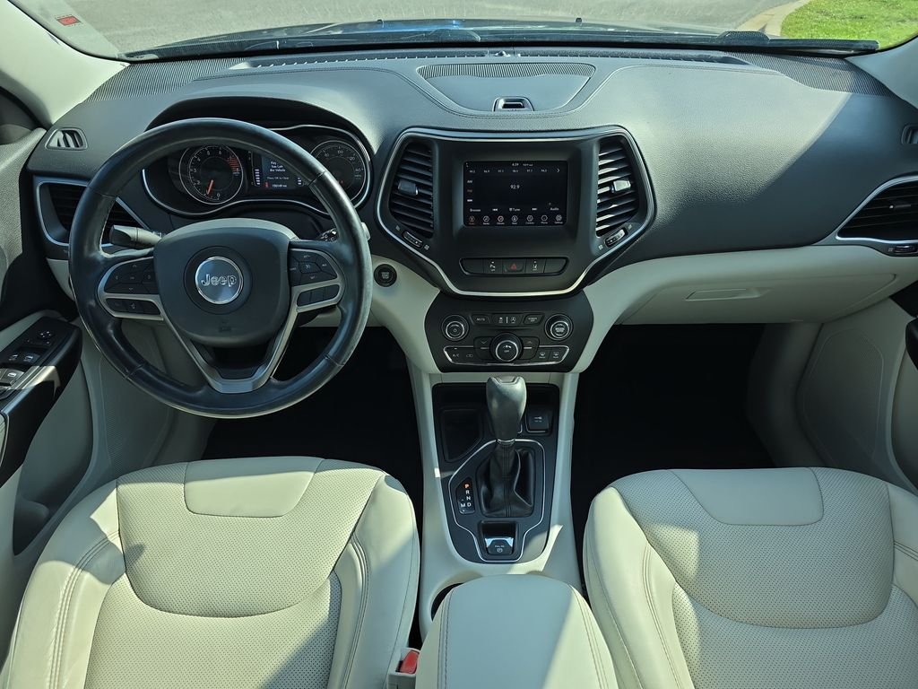 Used 2020 Gray Jeep Latitude Plus image 14